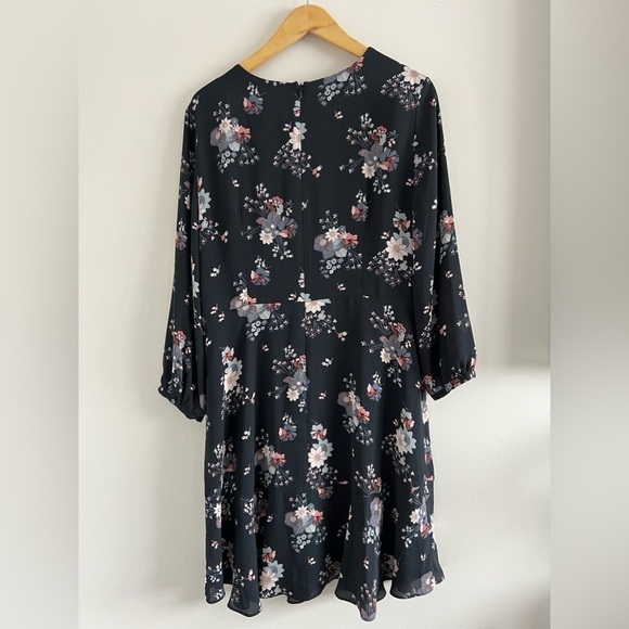 LOFT | Floral Long Sleeve Dress - Picture 3 of 7